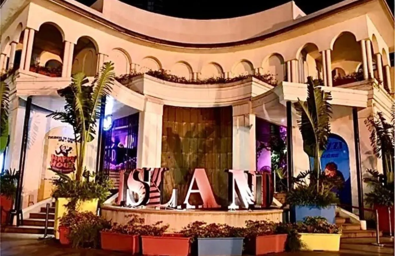 La Palazzo - Across Uptown Mall & Grand Hyatt Bgc Taguig 0*,  Filipinas